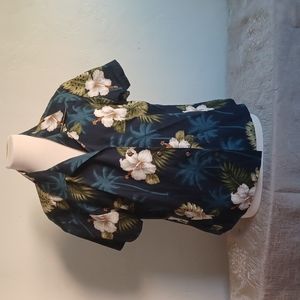 Womens new Hawaiian shirt. New with tags .  Vibrant colors.